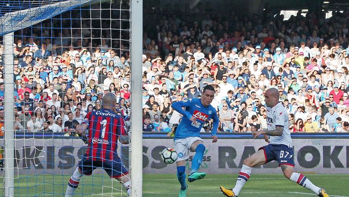 NAPLES, ITALY - MAY 20: Jose Callejon of SSC Napoli scores the 2-0 goal during the Serie A match between SSC Napoli and FC Crotone at Stadio San Paolo on May 20, 2018 in Naples, Italy.  (Photo by Francesco Pecoraro/Getty Images) 