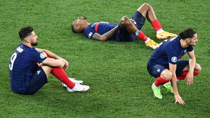 BUCHAREST, ROMANIA - JUNE 28: (L - R) Olivier Giroud, Presnel Kimpembe and Adrien Rabiot of France look dejected after losing in the penalty shoot out in the UEFA Euro 2020 Championship Round of 16 match between France and Switzerland at National Arena on June 28, 2021 in Bucharest, Romania. (Photo by Mihai Barbu - Pool/Getty Images) BUCHAREST, ROMANIA - JUNE 28: (L - R) Olivier Giroud, Presnel Kimpembe and Adrien Rabiot of France look dejected after losing in the penalty shoot out in the UEFA Euro 2020 Championship Round of 16 match between France and Switzerland at National Arena on June 28, 2021 in Bucharest, Romania. (Photo by Mihai Barbu - Pool/Getty Images)
