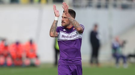 FLORENCE, ITALY - OCTOBER 24: Cristiano Biraghi of ACF Fiorentina celebrates after scoring a goal during the Serie A match between ACF Fiorentina and Cagliari Calcio at Stadio Artemio Franchi on October 24, 2021 in Florence, Italy. (Photo by Gabriele Maltinti/Getty Images) FLORENCE, ITALY - OCTOBER 24: Cristiano Biraghi of ACF Fiorentina celebrates after scoring a goal during the Serie A match between ACF Fiorentina and Cagliari Calcio at Stadio Artemio Franchi on October 24, 2021 in Florence, Italy. (Photo by Gabriele Maltinti/Getty Images)