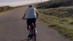 Lavezzi continua il suo percorso: il Pocho corre in bici tra le montagne