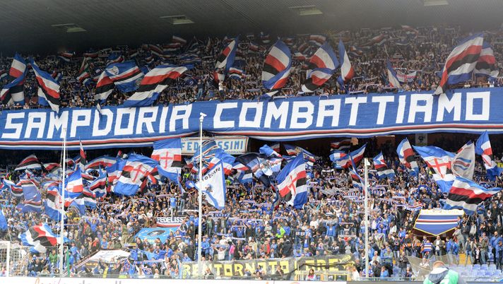 GENOA, ITALY - OCTOBER 20: UC Sampdoria Fans during the Serie A match between UC Sampdoria and AS Roma at Stadio Luigi Ferraris on October 20, 2019 in Genoa, Italy. (Photo by Paolo Rattini/Getty Images) 