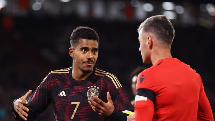 SHEFFIELD, ENGLAND - SEPTEMBER 27: Ansgar Knauff of Germany reacts prior to being shown a yellow card by match referee Enea Jorgji during the International Friendly match between England U21 and Germany U21 at Bramall Lane on September 27, 2022 in Sheffield, England. (Photo by Naomi Baker/Getty Images) Fiorentina-Sivasspor, scelto l’arbitro del match: la designazione - immagine 1