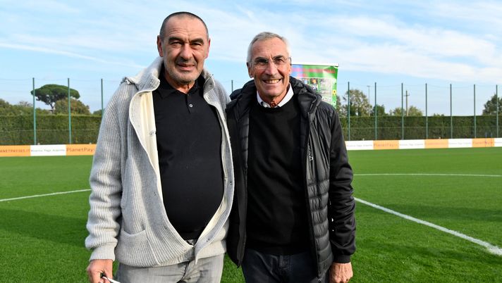 ROME, ITALY - NOVEMBER 21: SS Lazio head coach Maurizio Sari and Edoardo Reja the Albania manager prior the 'Fratelli Tutti' Charity Match on November 21, 2021 in Rome, Italy. (Photo by Marco Rosi - SS Lazio/Getty Images) Lazio, Reja non dimentica: “Il derby vinto con il gol di Klose la mia gioia più grande” - immagine 1