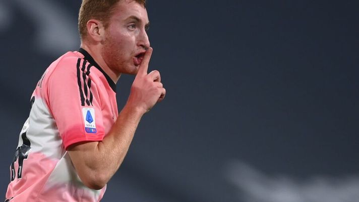 Juventus' Swedish forward Dejan Kulusevski celebrates after scoring a goal during the Italian Serie A football match Juventus vs Verona at the Allianz Stadium in Turin, on October 25, 2020. (Photo by MARCO BERTORELLO / AFP) (Photo by MARCO BERTORELLO/AFP via Getty Images) Fantacalcio.it: “La spiegazione del voto a Kulusevski: sgambata, non affonda il colpo” - immagine 1