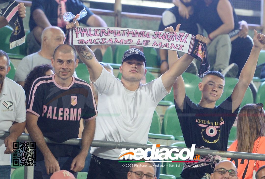 FOTOTIFO, Palermo-Ascoli 2-3: i tifosi allo stadio “Renzo Barbera” (Gallery) - immagine 16