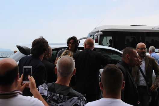 L'arrivo di Cavani sul lungomare di Napoli L'arrivo di Cavani sul lungomare di Napoli