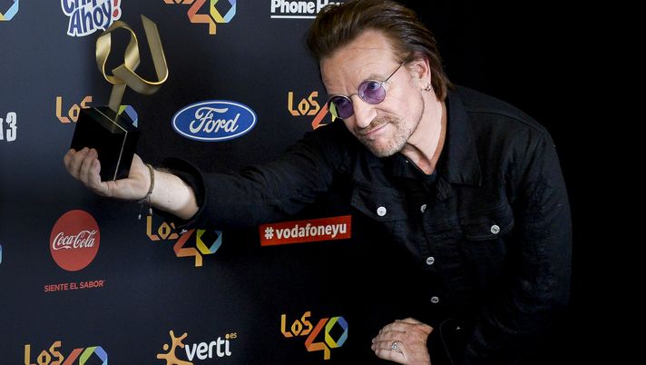 Bono Vox infiamma Napoli, il cantante degli U2 punzecchia: “Allergico alla Juve” - immagine 1