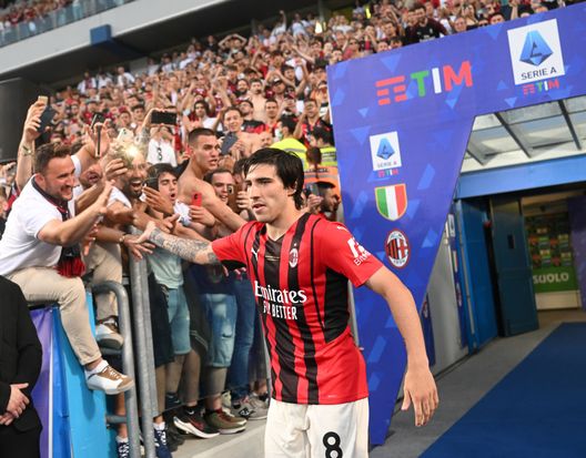 (Photo by Claudio Villa/AC Milan via Getty Images) Premio Gentleman, vince Tonali: premi anche per Leao, Lautaro e Skriniar- immagine 2