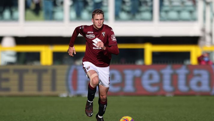 TURIN, ITALY - DECEMBER 12: David Zima of Torino FC during the Serie A match between Torino FC and Bologna FC at Stadio Olimpico di Torino on December 12, 2021 in Turin, Italy. (Photo by Jonathan Moscrop/Getty Images) Torino, infortunio per Zima: l’esito degli esami e cosa filtra sui tempi di recupero - immagine 1