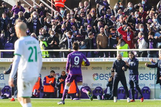 GERMOGLI PH: 19 DICEMBRE 2021 FIRENZE STADIO ARTEMIO FRANCHI SERIE A FIORENTINA VS SASSUOLO NELLA FOTO VLAHOVIC ESULTANZA GERMOGLI PH: 19 DICEMBRE 2021 FIRENZE STADIO ARTEMIO FRANCHI SERIE A FIORENTINA VS SASSUOLO NELLA FOTO VLAHOVIC ESULTANZA