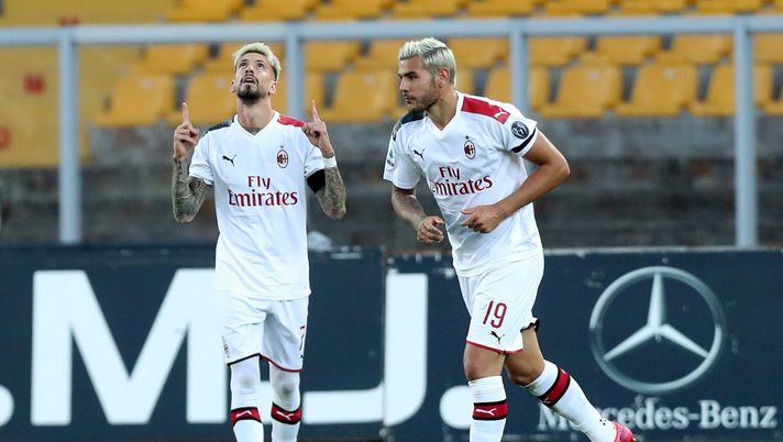 Samu Castillejo e Theo Hernández esultano per il gol dello spagnolo in Lecce-Milan (credits: GETTY Images) 
