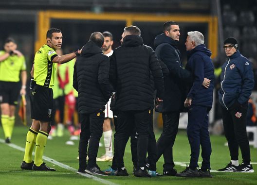 Getty Images Mourinho, ecco cosa gli ha detto Serra: “Ti stanno prendendo tutti per il c***”- immagine 2