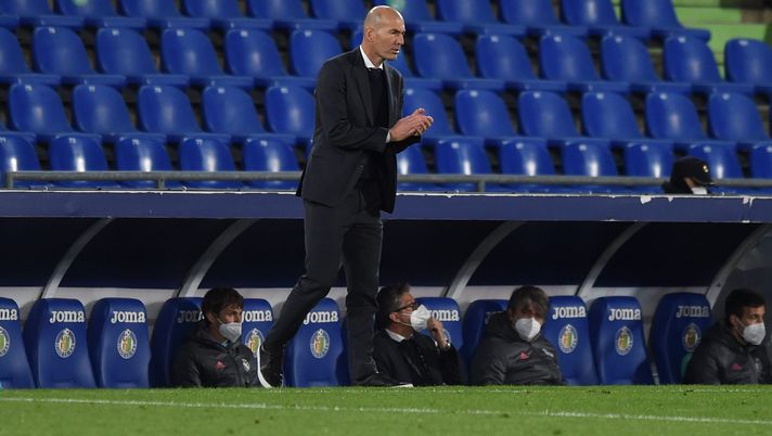 GETAFE, SPAIN - APRIL 18: Zinedine Zidane, Head Coach of Real Madrid reacts during the La Liga Santander match between Getafe CF and Real Madrid at Coliseum Alfonso Perez on April 18, 2021 in Getafe, Spain. Sporting stadiums around Spain remain under strict restrictions due to the Coronavirus Pandemic as Government social distancing laws prohibit fans inside venues resulting in games being played behind closed doors. (Photo by Denis Doyle/Getty Images) Il derby francese per eccellenza, Gignac: “Se Zidane va al PSG farà male ai marsigliesi” - immagine 1