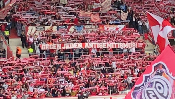 I tifosi del Mainz sgridano quelli dell’Union Berlino: “Mai più antisemitismo allo stadio” - immagine 1