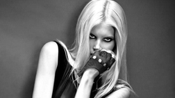 Daniela Christiansson, che eleganza. Lady Lopez ‘provoca’ il web con uno scatto hot