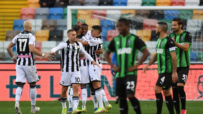 UDINE, ITALY - NOVEMBER 07: Beto of Udinese Calcio celebrates after scoring his team's third goal during the Serie A match between Udinese Calcio v US Sassuolo at Dacia Arena on November 07, 2021 in Udine, Italy. (Photo by Alessandro Sabattini/Getty Images) Pagelle Udinese – Sassuolo 3-2: alla fine la risolve Beto – Voti Fantacalcio - immagine 1