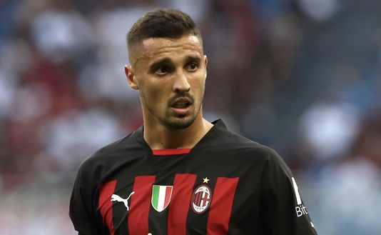Rade Krunic (centrocampista AC Milan), qui durante Milan-Udinese 4-2 (Serie A 2022-2023) | News (Getty Images) Rade Krunic AC Milan Milan-Udinese 4-2 Serie A 2022-2023
