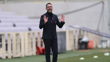 FLORENCE, ITALY - MARCH 11: Antonio Cincotta manager of ACF Fiorentina shouts instructions to his players Women's UEFA Champions League Round of 16 match between ACF Fiorentina and Manchester City WFC at Stadio Artemio Franchi on March 11, 2021 in Florence, Italy. (Photo by Gabriele Maltinti/Getty Images) FLORENCE, ITALY - MARCH 11: Antonio Cincotta manager of ACF Fiorentina shouts instructions to his players Women's UEFA Champions League Round of 16 match between ACF Fiorentina and Manchester City WFC at Stadio Artemio Franchi on March 11, 2021 in Florence, Italy. (Photo by Gabriele Maltinti/Getty Images)