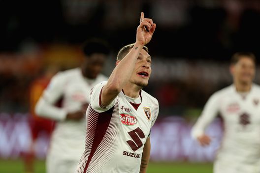ROME, ITALY - JANUARY 05: Andrea Belotti of Torino FC celebrates after scoring the team's second goal from penalty spot during the Serie A match between AS Roma and Torino FC at Stadio Olimpico on January 5, 2020 in Rome, Italy. (Photo by Paolo Bruno/Getty Images) ROME, ITALY - JANUARY 05: Andrea Belotti of Torino FC celebrates after scoring the team's second goal from penalty spot during the Serie A match between AS Roma and Torino FC at Stadio Olimpico on January 5, 2020 in Rome, Italy. (Photo by Paolo Bruno/Getty Images)