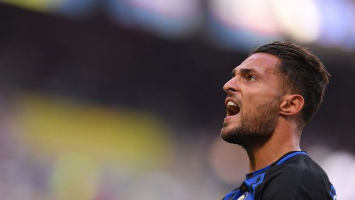 Inter Milan's defender Danilo D'Ambrosio celebrates after scoring during the Italian Serie A football match Inter Milan Vs Genoa on September 24, 2017 at the San Siro stadium in Milan. / AFP PHOTO / MARCO BERTORELLO (Photo credit should read MARCO BERTORELLO/AFP/Getty Images) Inter, brutte notizie per D’Ambrosio: le ultime sui tempi di recupero - immagine 1