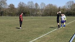 VAR? No grazie. In Inghilterra il regolamento lo spiega l’arbitro