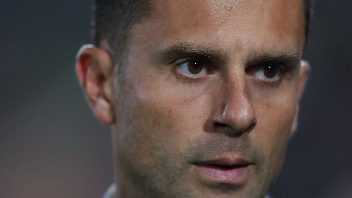 LA SPEZIA, ITALY - OCTOBER 26: Thiago Motta manager of Spezia Calcio looks on during the Serie A match between Spezia Calcio and Genoa CFC at Stadio Alberto Picco on October 26, 2021 in La Spezia, Italy. (Photo by Gabriele Maltinti/Getty Images) Motta dal Franchi: “Fiorentina superiore in tutto, su Vlahovic vi dico la mia” - immagine 1