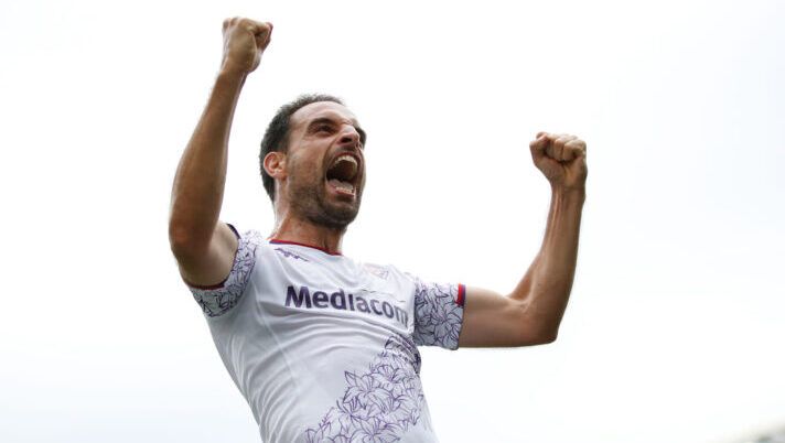 UDINE, ITALY - SEPTEMBER 24: Giacomo Bonaventura of Fiorentina celebrates scoring his side's second goal during the Serie A TIM match between Udinese Calcio and ACF Fiorentina at Udinese Arena on September 24, 2023 in Udine, Italy. (Photo by Timothy Rogers/Getty Images) Voti fantacalcio: la scelta su Toloi, Petagna e Pereyra! Bonaventura come De Ketelaere - immagine 1
