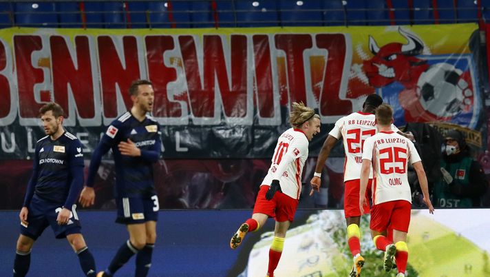 LEIPZIG, GERMANY - JANUARY 20: Emil Forsberg of RB Leipzig
celebrates with teammates Nordi Mukiele and Dani Olmo after scoring their team's first goal during the Bundesliga match between RB Leipzig and 1. FC Union Berlin at Red Bull Arena on January 20, 2021 in Leipzig, Germany. Sporting stadiums around Germany remain under strict restrictions due to the Coronavirus Pandemic as Government social distancing laws prohibit fans inside venues resulting in games being played behind closed doors. (Photo by Maja Hitij/Getty Images) LEIPZIG, GERMANY - JANUARY 20: Emil Forsberg of RB Leipzig
celebrates with teammates Nordi Mukiele and Dani Olmo after scoring their team's first goal during the Bundesliga match between RB Leipzig and 1. FC Union Berlin at Red Bull Arena on January 20, 2021 in Leipzig, Germany. Sporting stadiums around Germany remain under strict restrictions due to the Coronavirus Pandemic as Government social distancing laws prohibit fans inside venues resulting in games being played behind closed doors. (Photo by Maja Hitij/Getty Images)