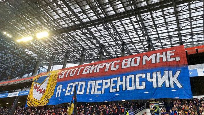Lo striscione di protesta dei tifosi del CSKA Mosca contro le partite a porte aperte in Russia. Oggi campionato sospeso. Lo striscione di protesta dei tifosi del CSKA Mosca contro le partite a porte aperte in Russia. Oggi campionato sospeso.
