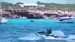 VIDEO / Correa, vacanze a Formentera. E la moto d’acqua la guida Chiara