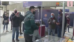 VIDEO Barcellona, Messi si presenta ai seggi: il futuro presidente del club blaugrana sta per essere eletto