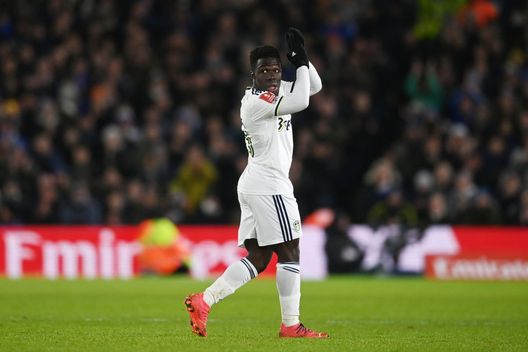 LEEDS, ENGLAND - JANUARY 18: Wilfried Gnonto of Leeds United acknowledges the fans as they leave the field during the Emirates FA Cup Third Round Replay match between Leeds United and Cardiff City at Elland Road on January 18, 2023 in Leeds, England. (Photo by Gareth Copley/Getty Images) Gnonto conquista Leeds. Doppietta in FA Cup. Marsch lo promuove. Bamford: “Sembra Di Canio” - immagine 1