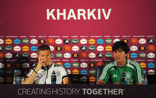 Schweinsteiger Low (getty images) Schweinsteiger Low (getty images)