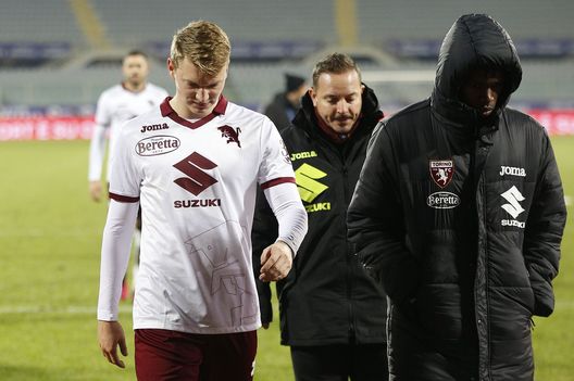 FLORENCE, ITALY - FEBRUARY 01: Perr Schuurs of Torino FC shows hid dejection during the Coppa Italia Quarter Final matcy between Fiorentina and Torino at Stadio Artemio Franchi on February 1, 2023 in Florence, Italy. (Photo by Gabriele Maltinti/Getty Images) Raffaele Sergio a TN: “Concordo con Juric, Toro al momento indebolito dal mercato”- immagine 2