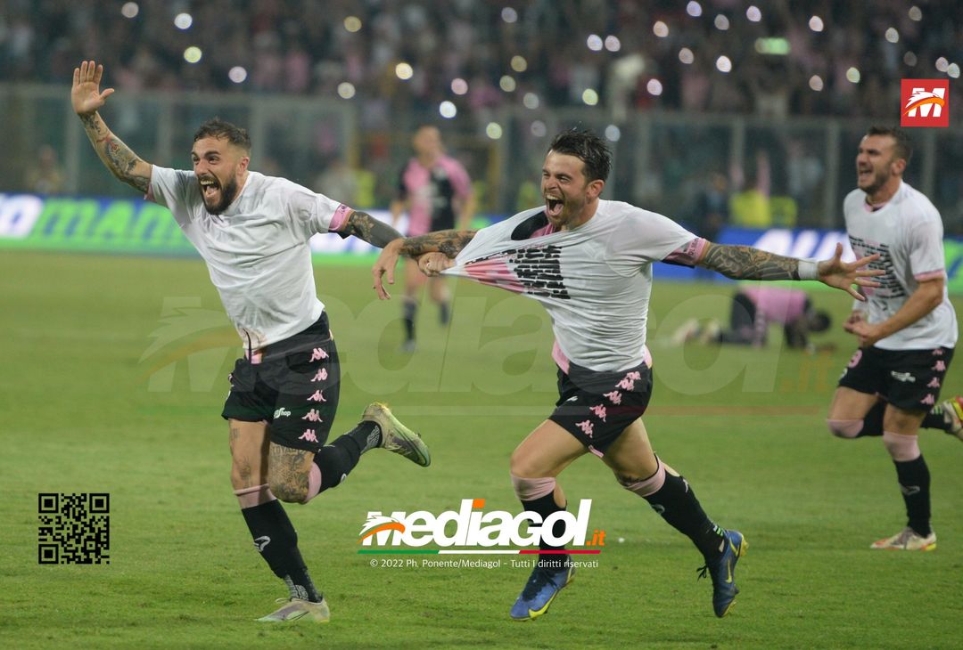 FOTO Palermo in Serie B, i festeggiamenti dei rosanero al Renzo Barbera (Gallery) - immagine 107