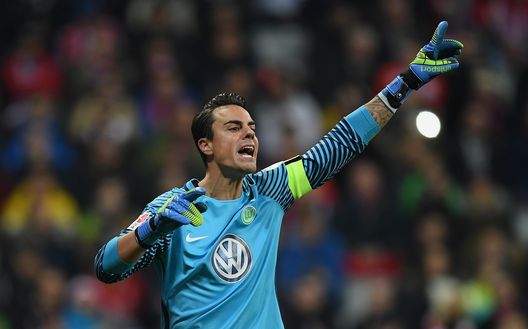 MUNICH, GERMANY - DECEMBER 10: Goalkeeper Diego Benaglio of Wolfsburg gestures during the Bundesliga match between Bayern Muenchen and VfL Wolfsburg at Allianz Arena on December 10, 2016 in Munich, Germany. (Photo by Matthias Hangst/Bongarts/Getty Images) MUNICH, GERMANY - DECEMBER 10: Goalkeeper Diego Benaglio of Wolfsburg gestures during the Bundesliga match between Bayern Muenchen and VfL Wolfsburg at Allianz Arena on December 10, 2016 in Munich, Germany. (Photo by Matthias Hangst/Bongarts/Getty Images)