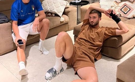 Cristante con una fasciatura al polso. La moglie: “Benvenuti a Villa Stuart” Cristante con una fasciatura al polso. La moglie: “Benvenuti a Villa Stuart” - immagine 1