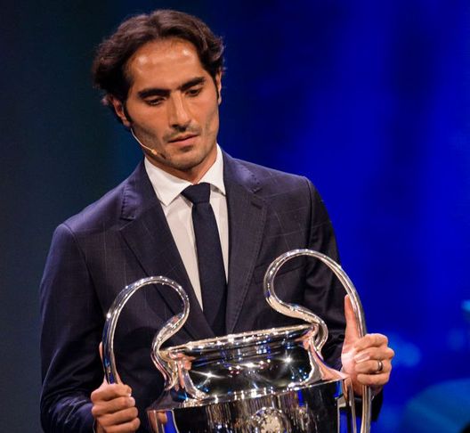 MONACO, MONACO - AUGUST 29: Turkish footballer Hamit Altntop brings the UEFA Champions League trophy at Forum Grimaldi Draw Hall during the Kick-Off 2019/2020 - UEFA Champions League Draw on August 29, 2019 in Monaco, Monaco. (Photo by Eurasia Sport Images/Getty Images) Turchia, spari contro la sede della Federazione, Altintop vivo per miracolo- immagine 2