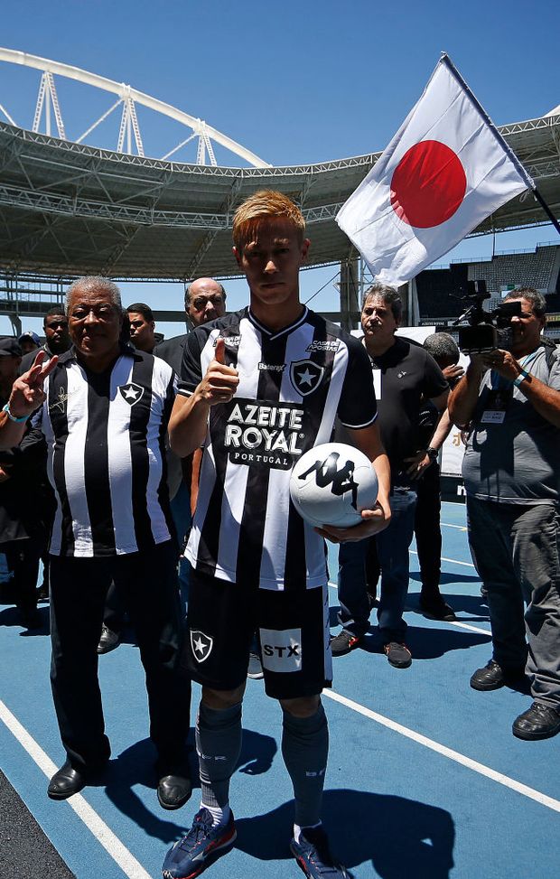La grande accoglienza ricevuta da Honda all'Engenhao Stadium di Rio l'8 febbraio 2020 (Photo by Wagner Meier/Getty Images) La grande accoglienza ricevuta da Honda all'Engenhao Stadium di Rio l'8 febbraio 2020 (Photo by Wagner Meier/Getty Images)