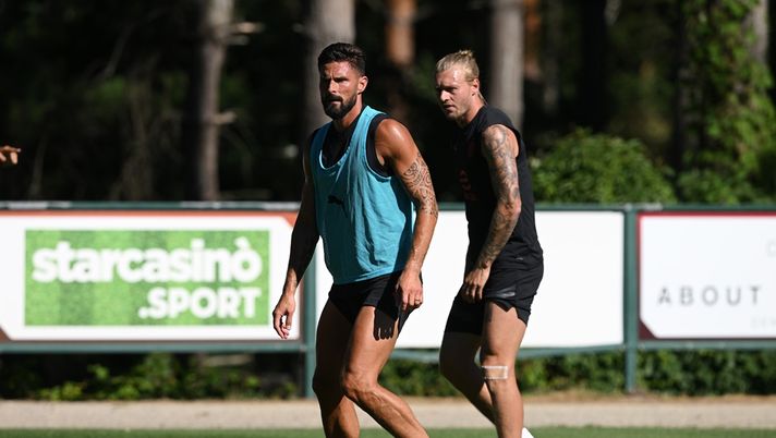 Olivier Giroud e Simon Kjaer in allenamento con il Milan