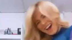 VIDEO Diletta Leotta, fatica e sorrisi su Instagram: 12 ore di set e un ballo scatenato, Lady Dazn manda in estasi i followers