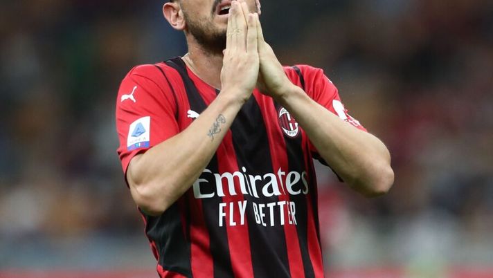 MILAN, ITALY - AUGUST 29: Alessandro Florenzi of AC Milan reacts during the Serie A match between AC Milan and Cagliari Calcio at Stadio Giuseppe Meazza on August 29, 2021 in Milan, . (Photo by Marco Luzzani/Getty Images) ULTIM’ORA – Milan, intervento al tendine riuscito per Florenzi: i tempi ufficiali di recupero - immagine 1