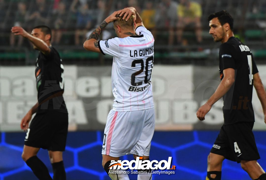  VENICE, ITALY - APRIL 27:  Antonino La Gumina of US Citta di Palermo reacts during the serie B match between Venezia FC and US Citta di Palermo at Stadio Pier Luigi Penzo on April 27, 2018 in Venice, Italy.  (Photo by Alessandro Sabattini/Getty Images) 