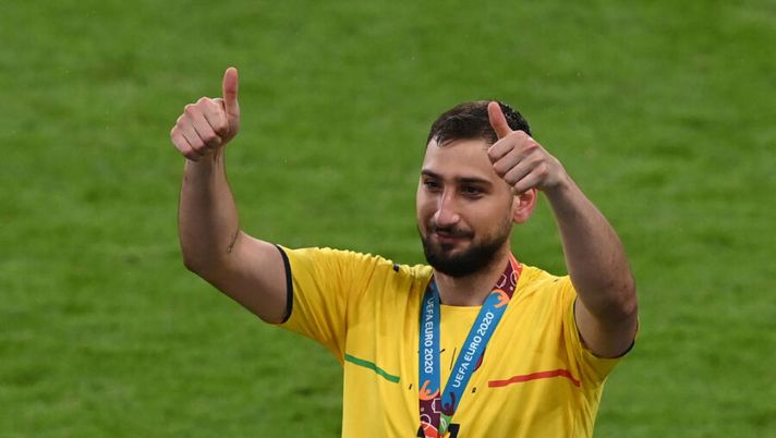 Italy's goalkeeper Gianluigi Donnarumma gestures after Italy won the UEFA EURO 2020 final football match between Italy and England at the Wembley Stadium in London on July 11, 2021. (Photo by FACUNDO ARRIZABALAGA / POOL / AFP) (Photo by FACUNDO ARRIZABALAGA/POOL/AFP via Getty Images) Donnarumma, lettera ai milanisti: “Ho scelto così, tutta la verità: il Milan è nel mio cuore” - immagine 1
