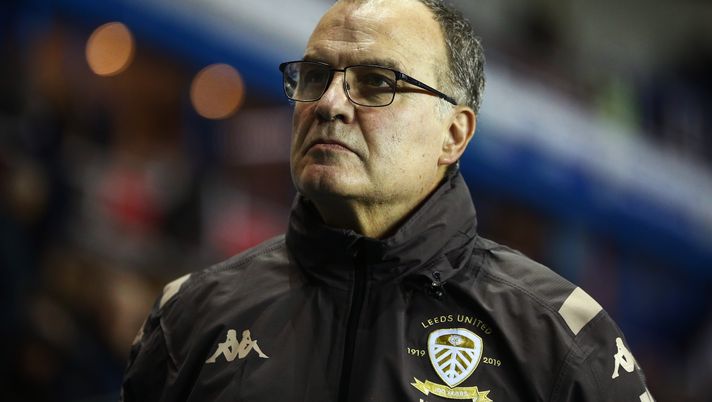 READING, ENGLAND - NOVEMBER 26: Marcelo Bielsa, manager of Leeds United looks on during the Sky Bet Championship match between Reading and Leeds United at Madejski Stadium on November 26, 2019 in Reading, England. (Photo by Jordan Mansfield/Getty Images) 