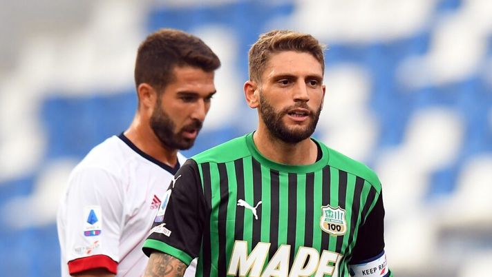 REGGIO NELL'EMILIA, ITALY - SEPTEMBER 20: Domenico Berardi of US Sassuolo looks on during the Serie A match between US Sassuolo and Cagliari Calcio at Mapei Stadium - Città del Tricolore on September 20, 2020 in Reggio nell'Emilia, Italy. (Photo by Alessandro Sabattini/Getty Images) Infortunio Berardi, Gazzetta: “C’è il tempo minimo di stop: quando può rientrare” - immagine 1