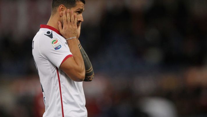 ROME, ITALY - JANUARY 22: Marco Borriello of Cagliari Calcio reacts during the Serie A match between AS Roma and Cagliari Calcio at Stadio Olimpico on January 22, 2017 in Rome, Italy. (Photo by Paolo Bruno/Getty Images) Cagliari, gli aggiornamenti sulle condizioni degli infortunati: Borriello, Sau, Padoin… - immagine 1