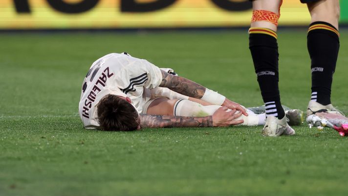 Lecce-Roma, il rigore su Zalewski commentato dal Var: “Normale scontro di gioco” - immagine 1