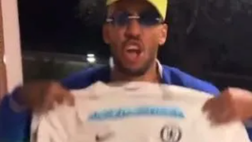Chelsea, Aubameyang balla in famiglia con la divisa dei Blues ma…spuntano i pantaloncini dell’Arsenal