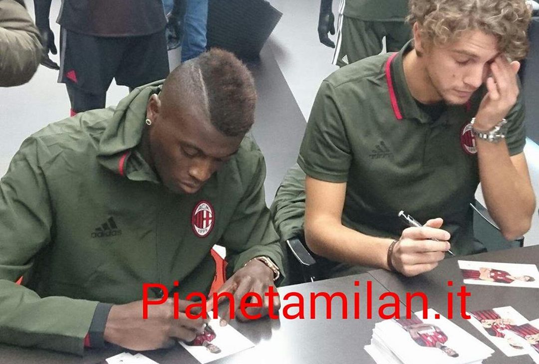 De Sciglio Niang Locatelli al Christmas Village, foto PianetaMilan,it